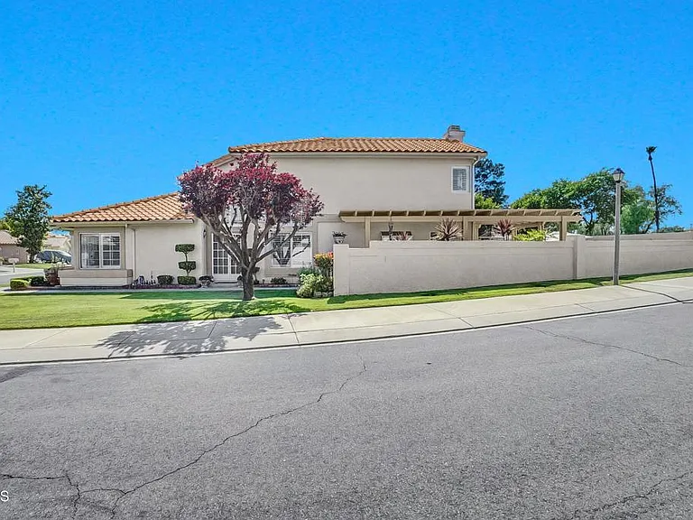 885 Oakland Hills Dr — Photo 3