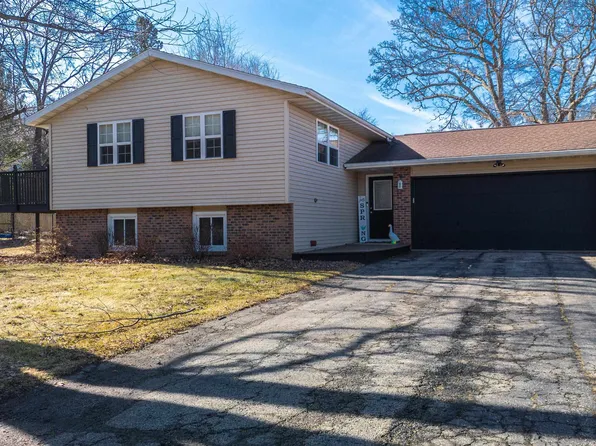 6102 Indian Mound Dr, Mc Farland, WI 53558