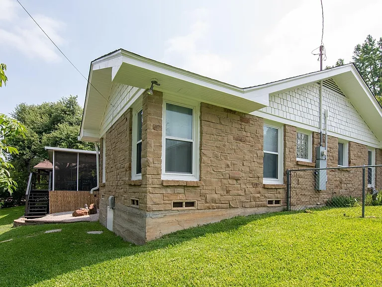 4240 Westmont Ct — Photo 32