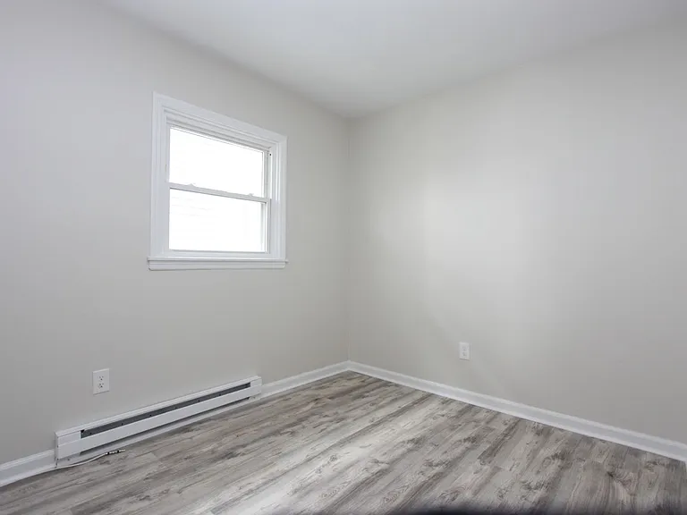 33-35 Abruyn St — Photo 7