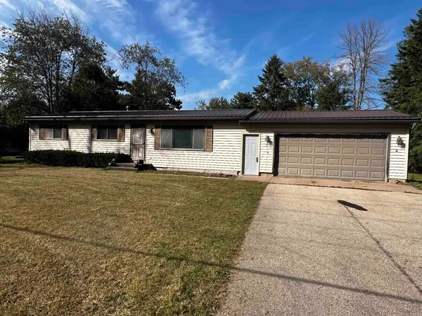 E1852 King Rd, Waupaca, WI 54981