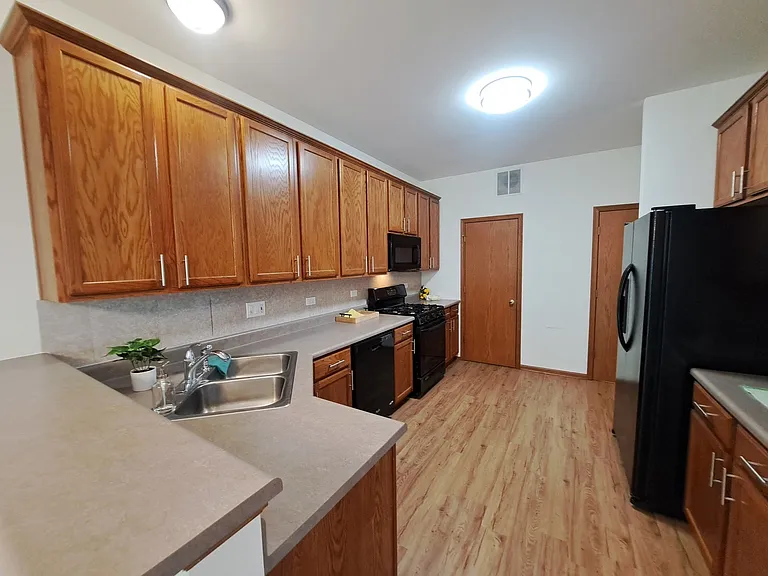 325 N Patriot Dr — Photo 3