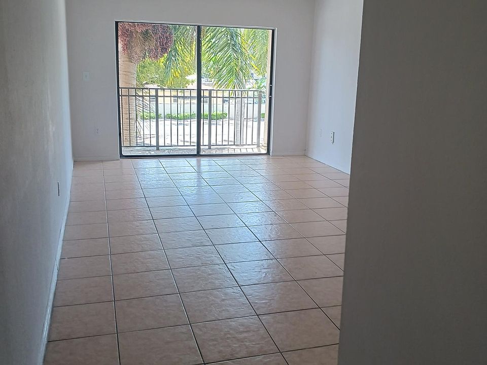 1st image of 650 Palm Ave APT 202