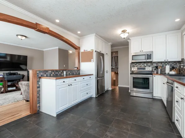 4406 50a Ave, Beaumont, AB T4X 1J3
