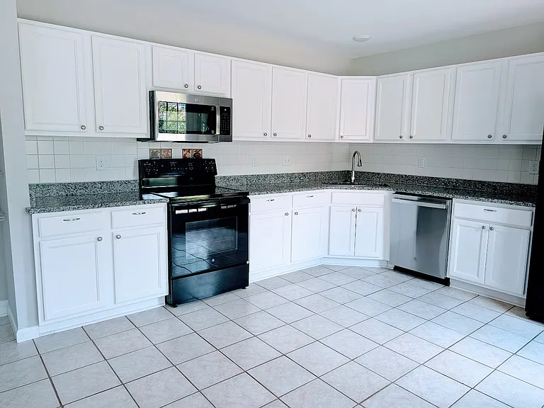 115 Remington Dr — Photo 3