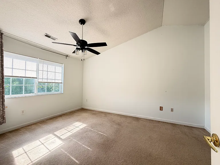 8013 Cranes Crossing Dr — Photo 13