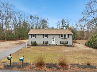 8 Dartmouth Rd, Plymouth, MA 02360