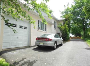 37 Luhrs Ct, Secaucus, NJ 07094