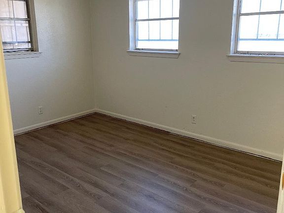 4th image of 1213 E Fogg St
