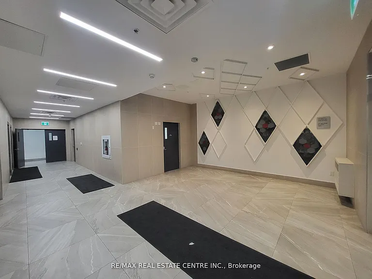 1 Wellington St #418 — Photo 2