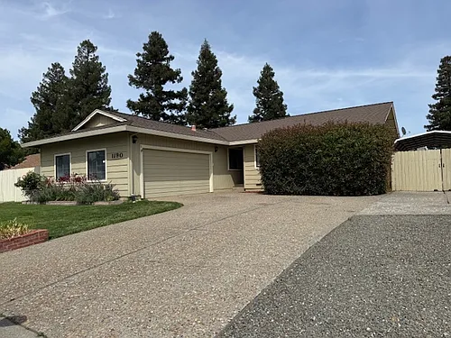 1190 Woodman Way Photo 1