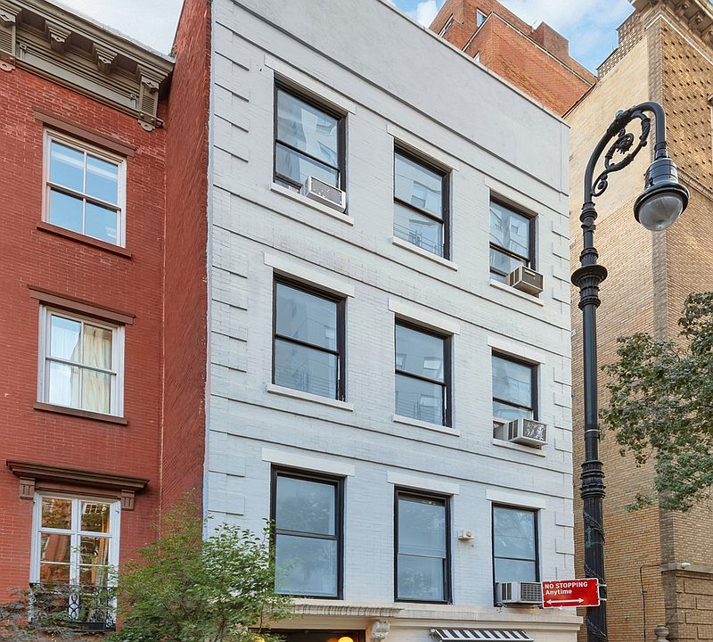2nd image of 158 W 13th St #Townhouse1