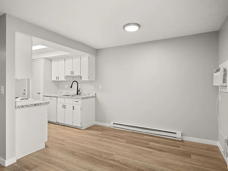 River Court Apartments - Updated Units With A View! — Photo 27