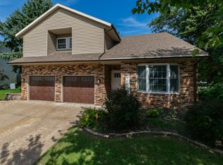 1122 W 59th St, Davenport, IA 52806