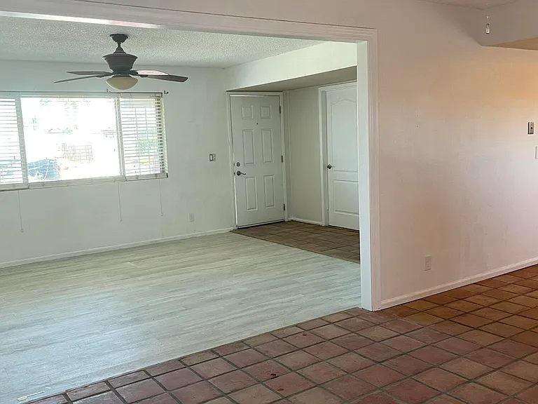 2261 E Evergreen St — Photo 10
