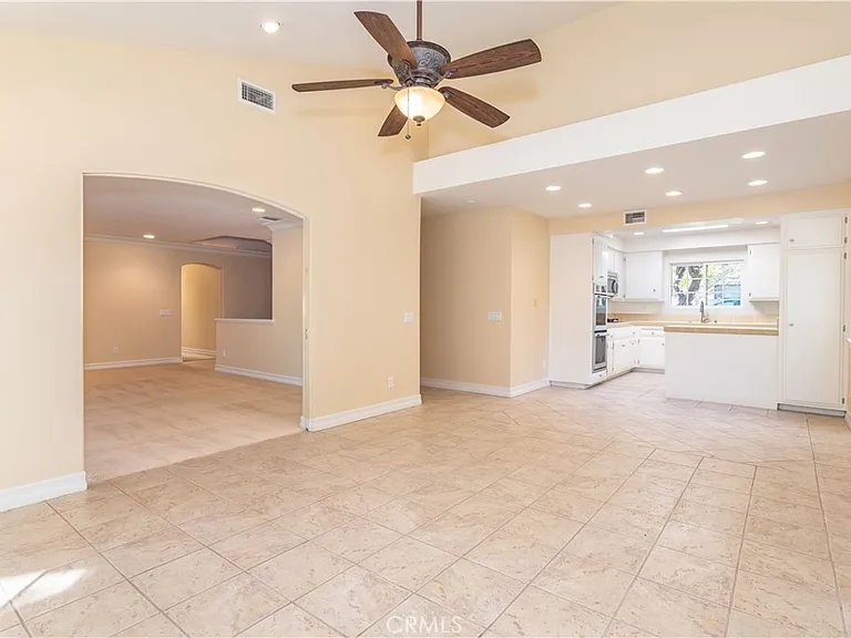 11761 Encino Ave — Photo 7