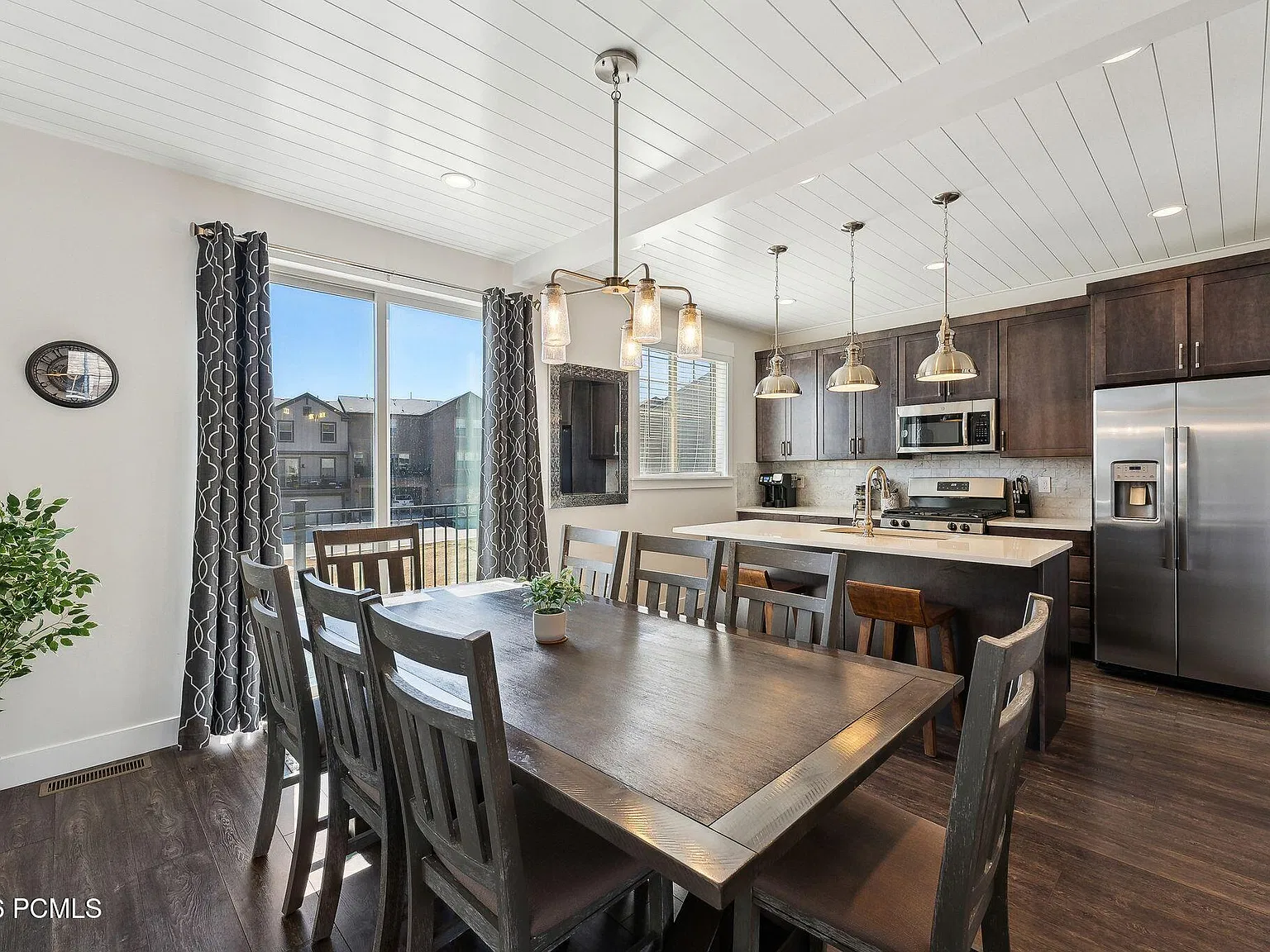 4 bed, 3.5 bath, 1934 sqft, $3,900 — Photo 1