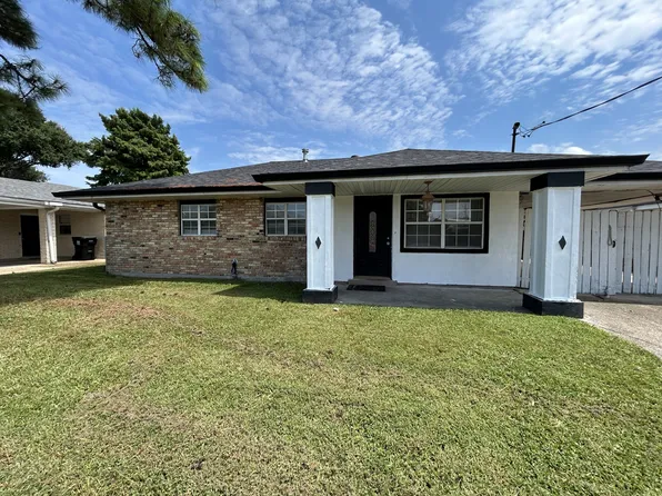 2713 Volpe Dr, Chalmette, LA 70043