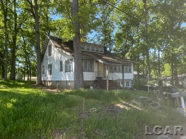 5505 Robinwood Ct, Manitou Beach, MI 49253