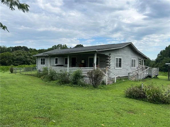 1037 Sues Farm Ln, Yadkinville, NC 27055
