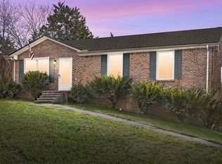 352 Greenleaf Ln, Clarksville, TN 37040