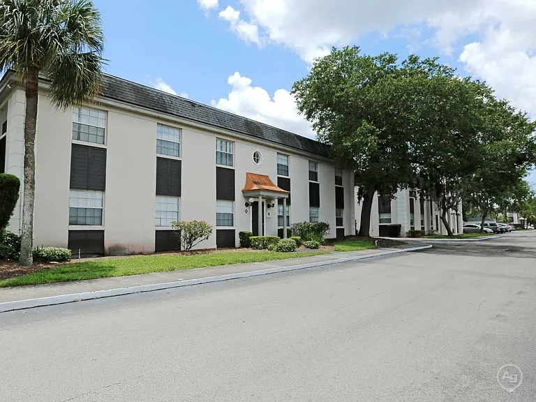 La Aloma Apartments — Photo 16