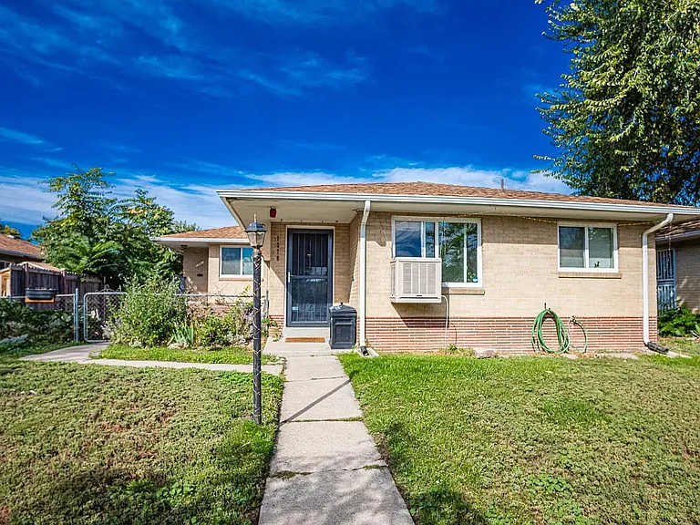 1381 S Grant St — Photo 1