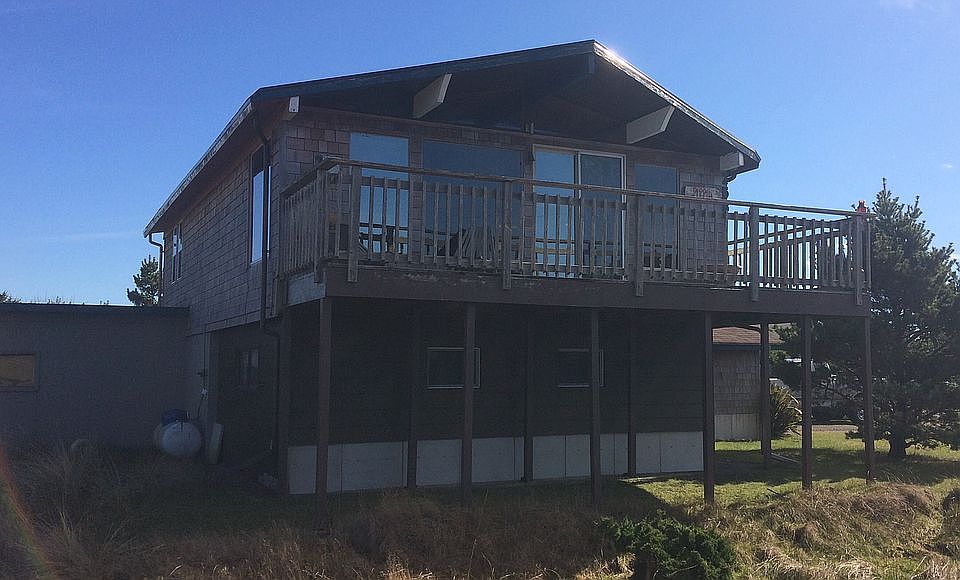 2nd image of 758 S Sand Dune Ave SW