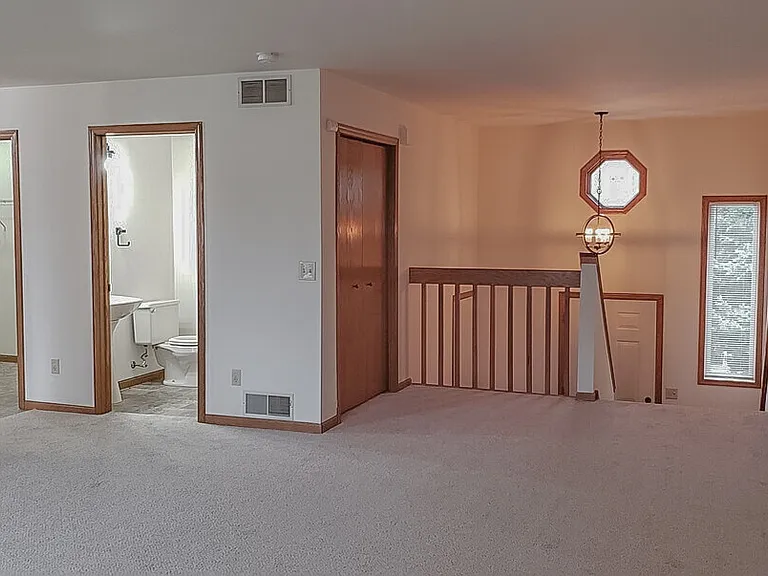 113 W Parkview St #B — Photo 3