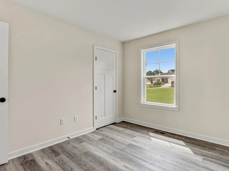 19 Carol St — Photo 14