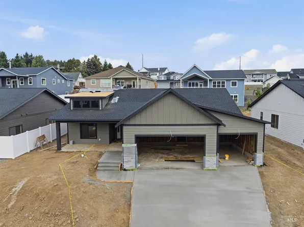 2830 Cyprus Cir, Moscow, ID 83843