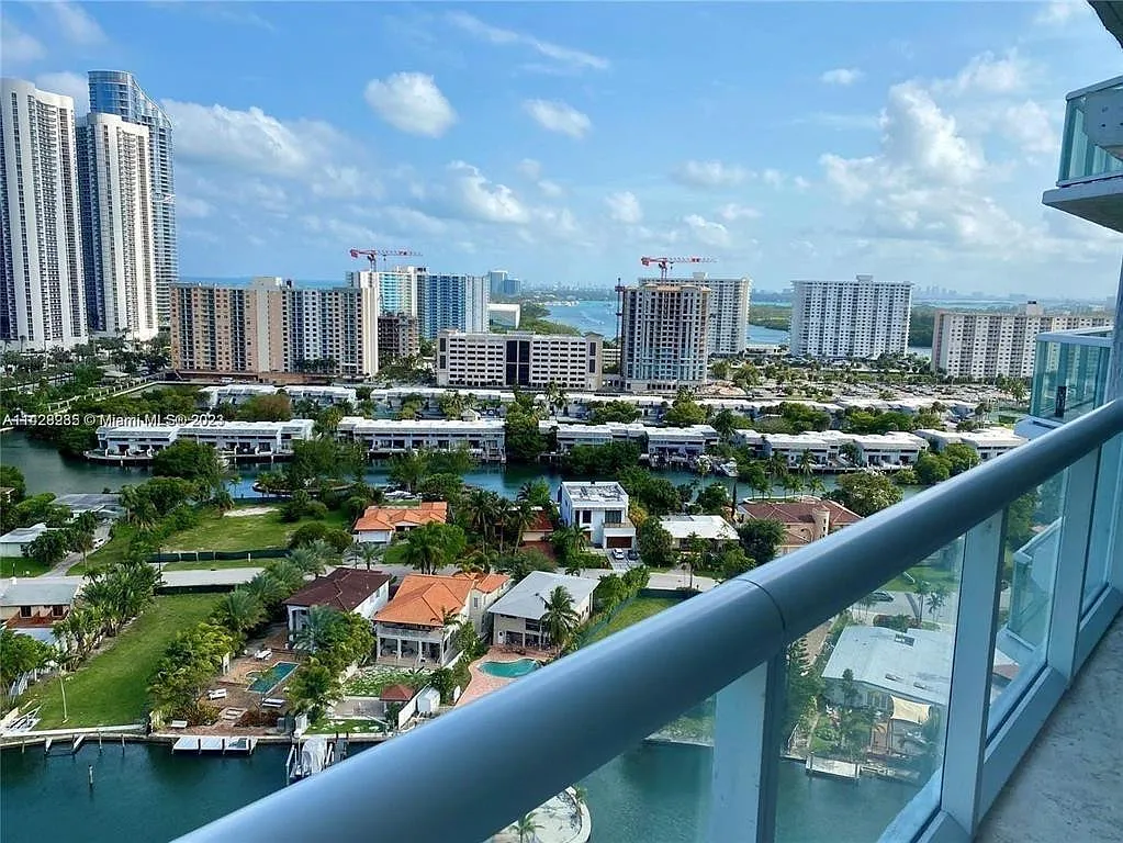 2 bed, 2.0 bath, 1604 sqft, $5,500 — Photo 2