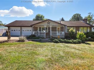 99 Iris Dr, Elkview, WV 25071