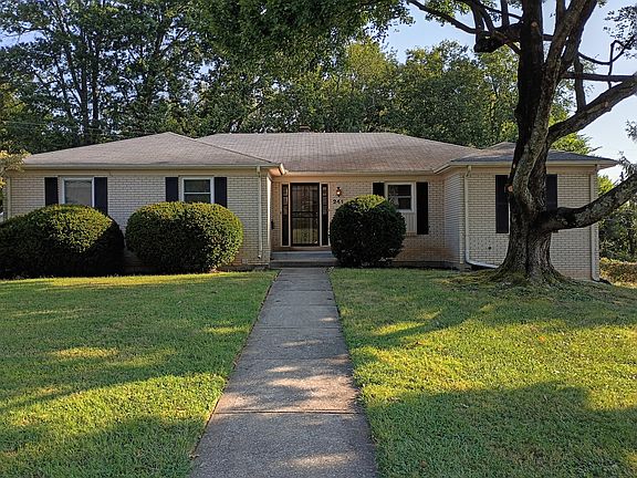 2nd image of 241B Fontaine Cir #B