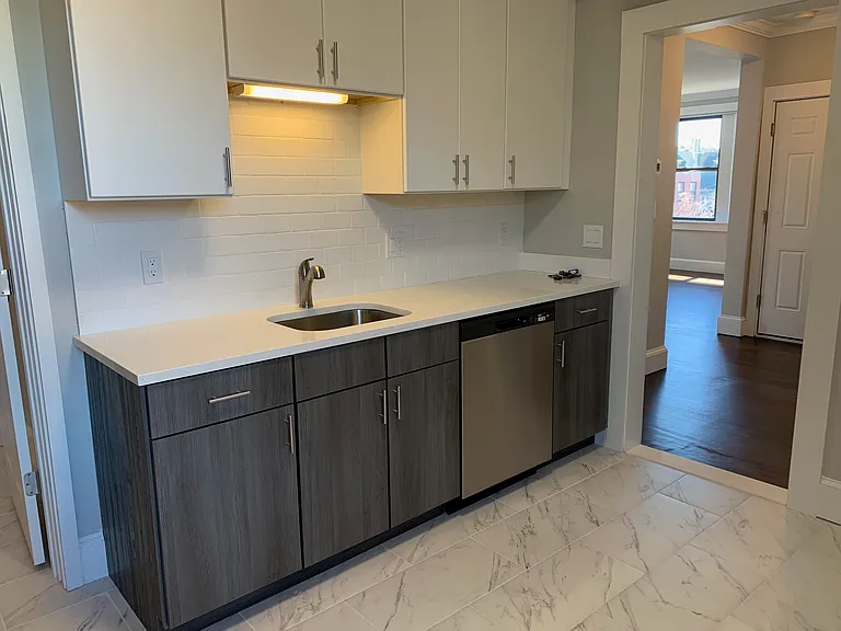 96 Longwood Ave — Photo 16
