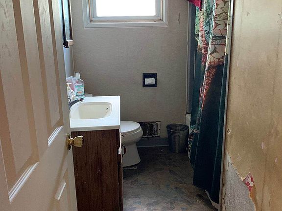 5th image of 1922 W Stewart Ave