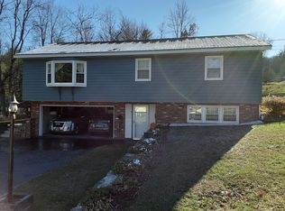 5 Pinewood Ave, Springfield, VT 05156