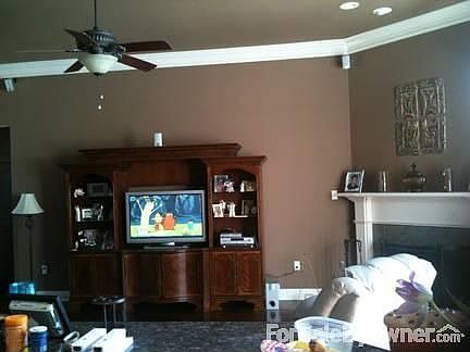 Living Room
						:
						24' 10"x 23' 2"
11'1" ceiling height