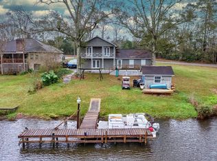 904 W Lakeshore Dr, Carriere, MS 39426