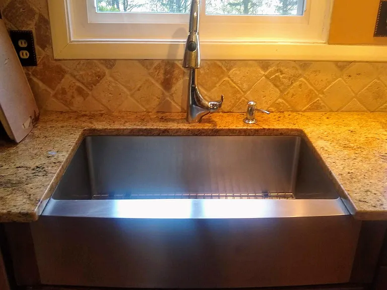 Steel farmhouse sink