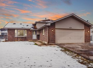433 Badger Ln, Oswego, IL 60543