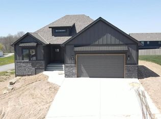 100 Wagers Cir, Dearborn, MO 64439