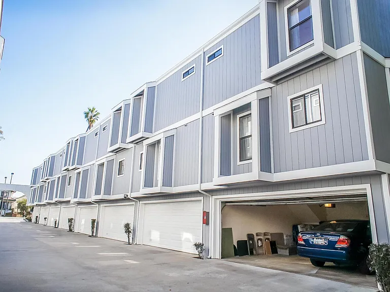 109 S Sierra Madre Blvd — Photo 4