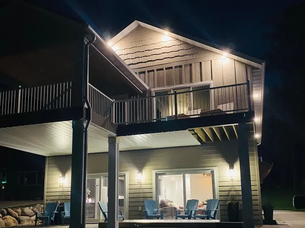 1084 W Lake Dr, Detroit Lakes, MN 56501