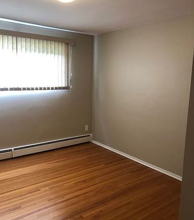 4th image of 652 Northmount Dr NW #1A