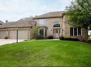 1525 Winterberry Ln, Darien, IL 60561
