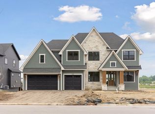 5455 Rolling Hills Pkwy, Chaska, MN 55318