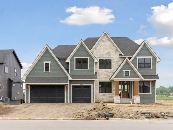 5455 Rolling Hills Pkwy, Chaska, MN 55318