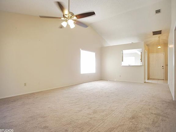 3rd image of 826 Danbury Ln