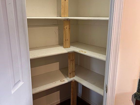 2nd image of 616 Maury St